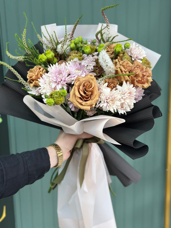 Blushing Elegance: White Roses with Crimson Edges