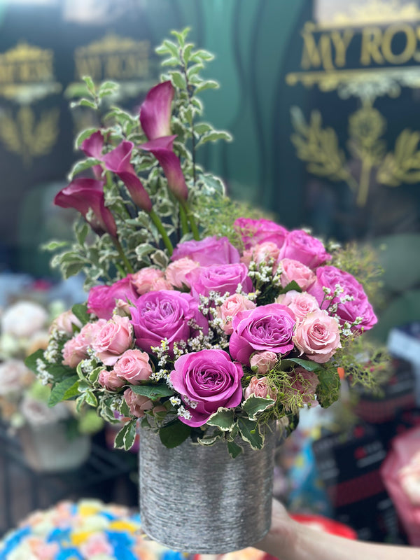 Pastel Whispers: Soft Rose Hatbox Arrangement